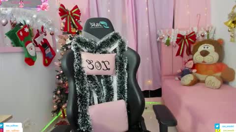 zoe_sullivan_ online show from November 27, 2025, 9:44 am