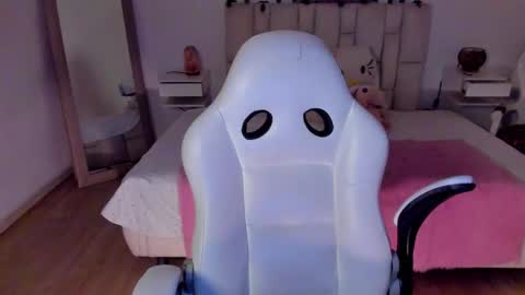 Zoe online show from November 9, 2025, 11:36 pm