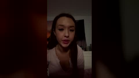 Snapshot of zoeapolo chatting on February 2, 2026, 2:32 am zoeapolo online show from February 2, 2026, 2:32 am