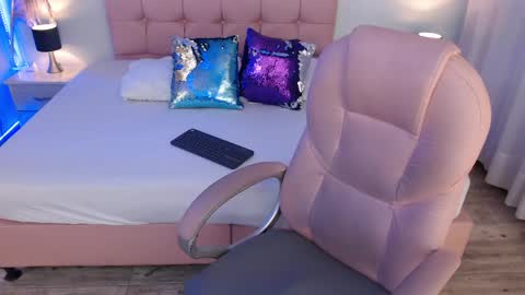 zoe online show from June 7, 2026, 3:10 am