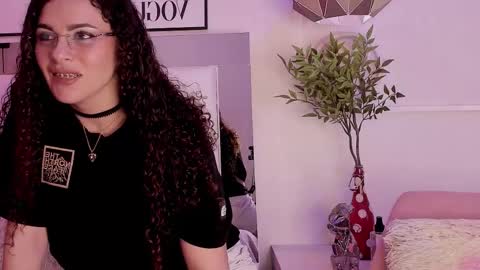 Snapshot of zoehilton chatting on February 25, 2026, 3:49 am Zoe online show from February 25, 2026, 3:49 am