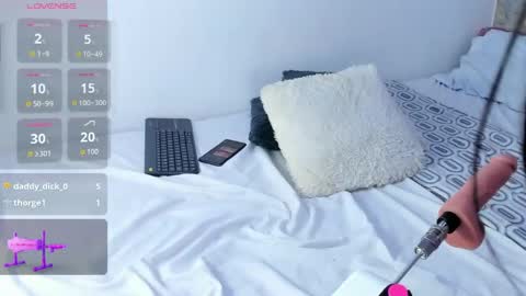 zoejhons online show from April 17, 2026, 3:26 pm