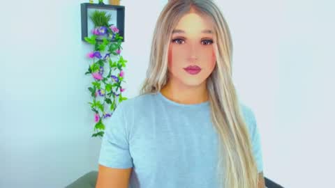 zoeschmmit online show from June 24, 2026, 9:58 pm