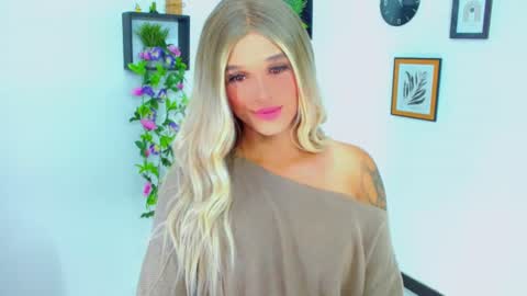zoeschmmit online show from July 6, 2026, 11:40 pm