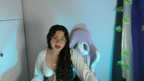 Zoe online show from December 3, 2025, 7:56 pm