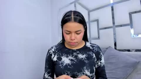 ZoeSwam online show from November 25, 2025, 11:32 am