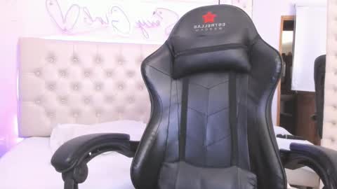 zoeth_ruiz online show from February 4, 2025, 6:17 pm