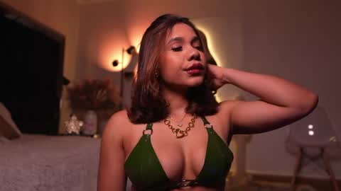 zoevidal_ online show from April 18, 2026, 11:58 am