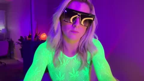 Zoeydanner online show from December 11, 2024, 11:32 pm