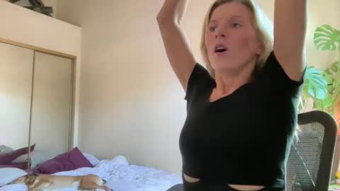 Zoeydanner online show from December 20, 2024, 7:50 pm