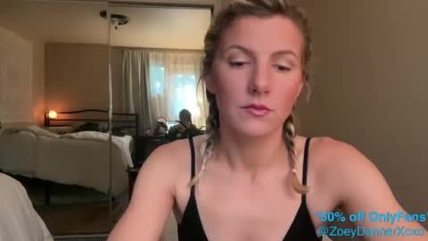 Zoeydanner online show from February 3, 2025, 7:21 pm