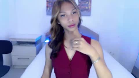 Snapshot of zoeygorgeous19 chatting on October 7, 2025, 9:39 am zoey online show from October 7, 2025, 9:39 am