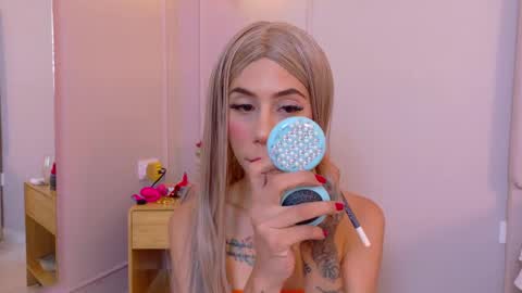 Snapshot of zoeypetit chatting on April 29, 2026, 4:16 am Zoey online show from April 29, 2026, 4:16 am