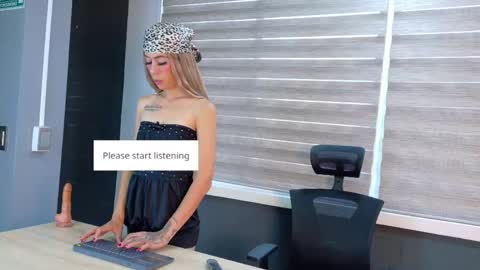 Snapshot of zoeypetit chatting on May 3, 2026, 1:06 pm Zoey online show from May 3, 2026, 1:06 pm