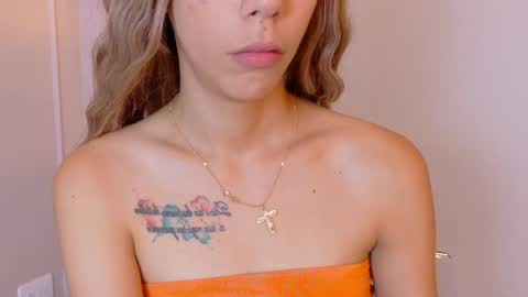 Snapshot of zoeypetit chatting on May 16, 2026, 12:15 pm Zoey online show from May 16, 2026, 12:15 pm