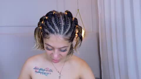Snapshot of zoeypetit chatting on July 22, 2026, 1:25 pm Zoey online show from July 22, 2026, 1:25 pm