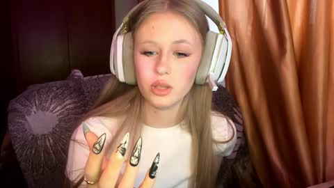 Snapshot of zofiahoetger chatting on February 21, 2026, 8:37 am Lisa online show from February 21, 2026, 8:37 am