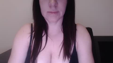 zoibee online show from November 15, 2025, 9:11 pm