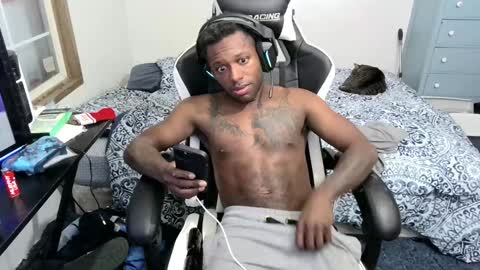 Snapshot of zoneingout chatting on December 27, 2024, 1:43 am zoneingout online show from December 27, 2024, 1:43 am