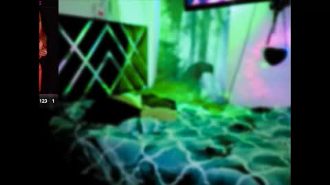 Zoee  online show from February 4, 2026, 11:09 pm