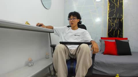     online show from November 11, 2025, 7:58 pm