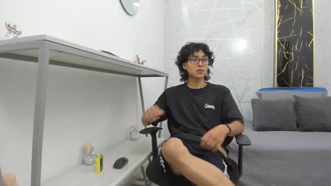     online show from November 16, 2025, 7:41 pm