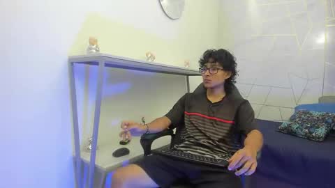     online show from November 24, 2025, 7:46 pm