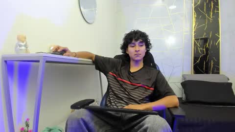     online show from December 3, 2025, 9:35 pm