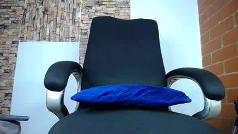 zousxxx online show from February 7, 2026, 11:30 pm