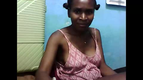 zuana14 online show from October 12, 2025, 4:28 pm