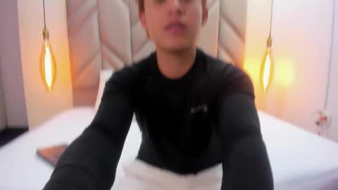 Zukulan online show from November 6, 2025, 4:19 pm