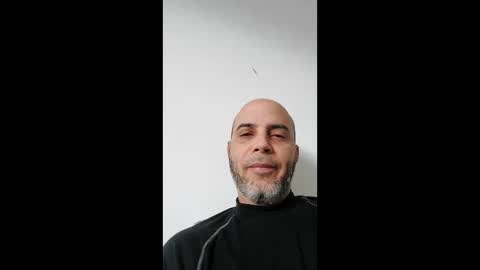 zuleo18 online show from May 18, 2026, 3:40 pm