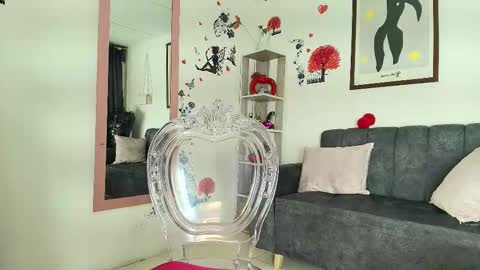 zully_jones online show from October 28, 2025, 5:22 am