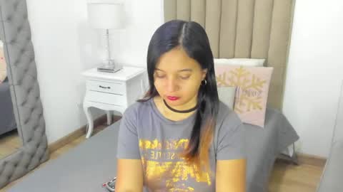 Im Zusan My schedule is from 1030pm to 430 am colombian time online show from April 13, 2026, 2:28 am