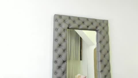 Im Zusan My schedule is from 1030pm to 430 am colombian time online show from April 22, 2026, 2:25 am