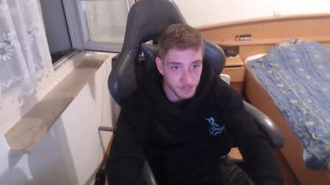 Zuzmoe online show from November 7, 2025, 9:26 pm