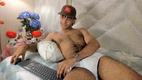 zyan_moreno online show from October 27, 2025, 2:10 pm