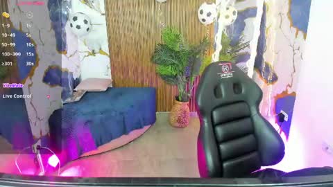 zyra_tay online show from July 4, 2026, 7:09 pm