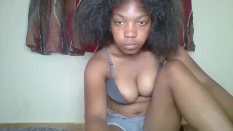 Snapshot of zyraelle_01 chatting on April 24, 2026, 10:07 am zyraelle_01 online show from April 24, 2026, 10:07 am