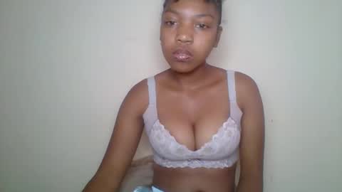 Snapshot of zyraelle_01 chatting on May 16, 2026, 10:01 am zyraelle_01 online show from May 16, 2026, 10:01 am