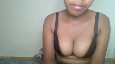 Snapshot of zyraelle_01 chatting on May 17, 2026, 8:05 pm zyraelle_01 online show from May 17, 2026, 8:05 pm