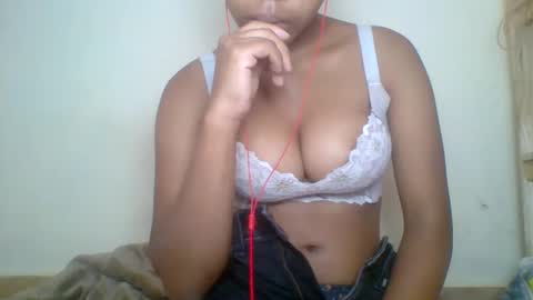Snapshot of zyraelle_01 chatting on June 1, 2026, 5:53 am zyraelle_01 online show from June 1, 2026, 5:53 am