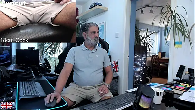 OnlineBossUK online show from November 18, 2025, 3:27 pm