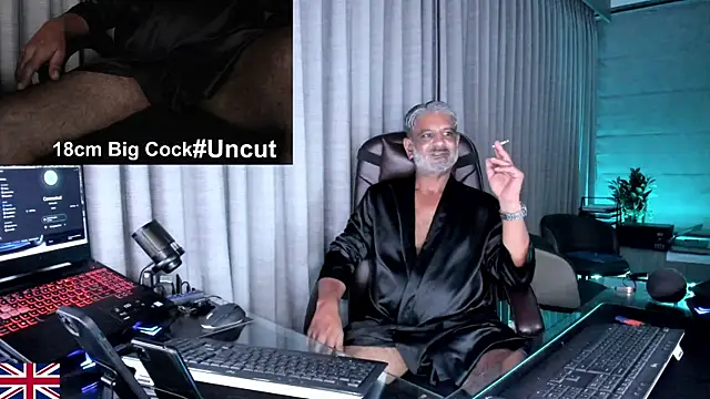 Snapshot of OnlineBossUK chatting on July 6, 2026, 12:24 pm OnlineBossUK online show from July 6, 2026, 12:24 pm