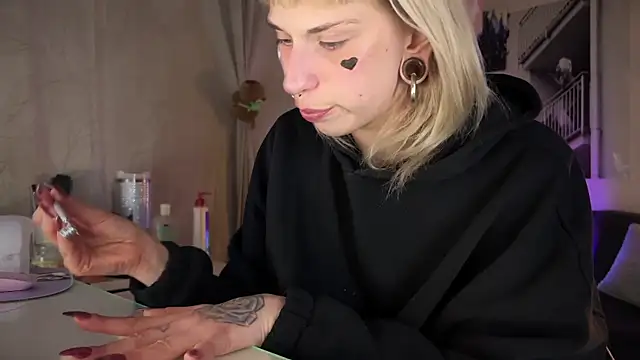 Mannarie Madsinn online show from February 16, 2025, 11:48 pm