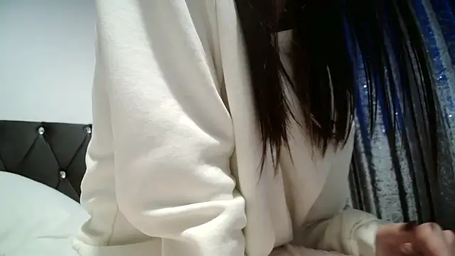 Snapshot of AaliyahLux chatting on November 30, 2025, 2:21 pm AaliyahLux online show from November 30, 2025, 2:21 pm