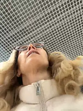 angelmommu online show from January 28, 2025, 8:57 am