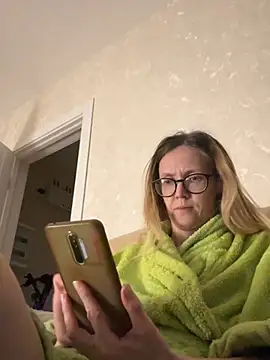 angelmommu online show from February 22, 2025, 5:57 pm