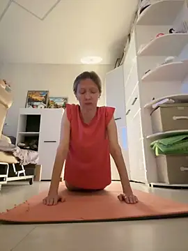 angelmommu online show from November 5, 2025, 4:23 am