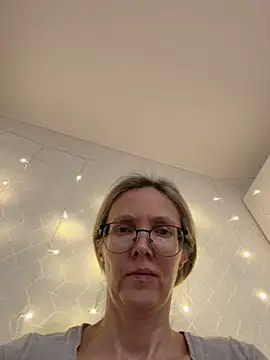 angelmommu online show from February 16, 2026, 11:17 am